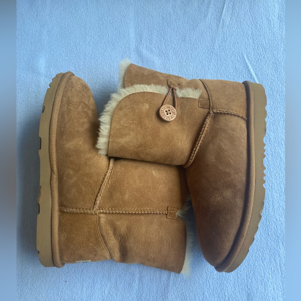 SOLD Uggs